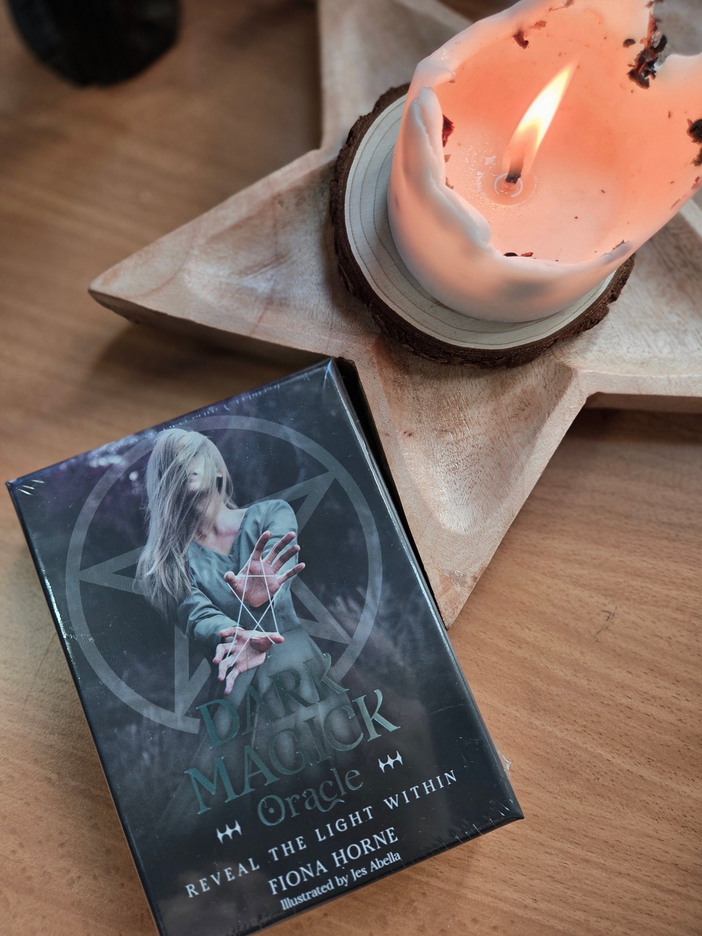 Dark Magic Oracle - Fiona Horne and Jes Abella